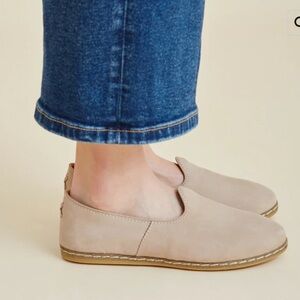 Women's Charix Safari Nubuck Slip-On Loafers Flats Shoes Tan Size EU 39.5